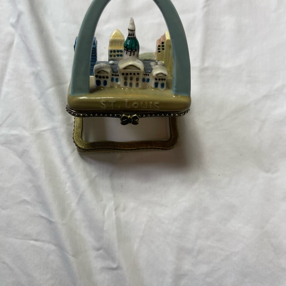 St Louis Missouri Gateway Arch Porcelain Hinged Trinket Box - Picture 4 of 5